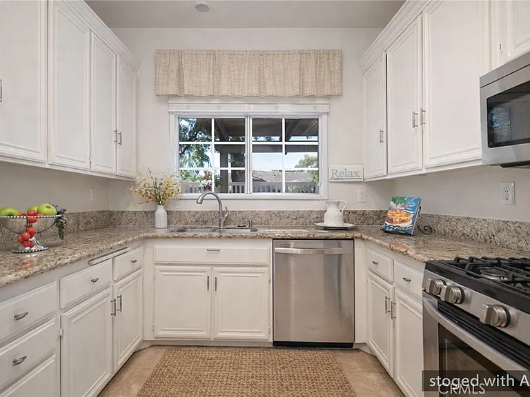 24392 Kingston Ct — Photo 12