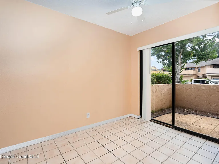1911 Cashew Courtway — Photo 12