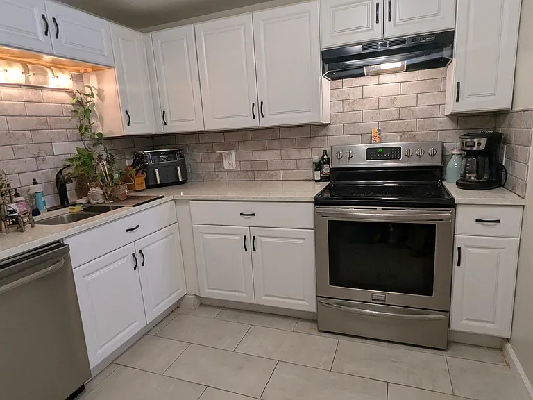 1067 Ingalls St #7G — Photo 4
