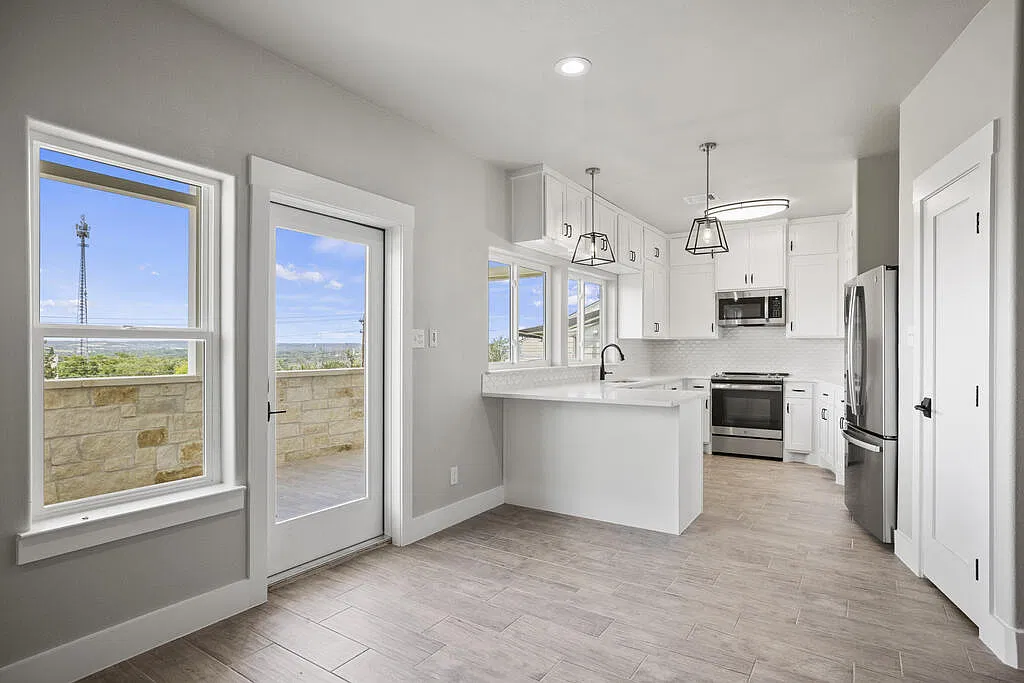 2 bed, 1450 sqft, $2,200 — Photo 3