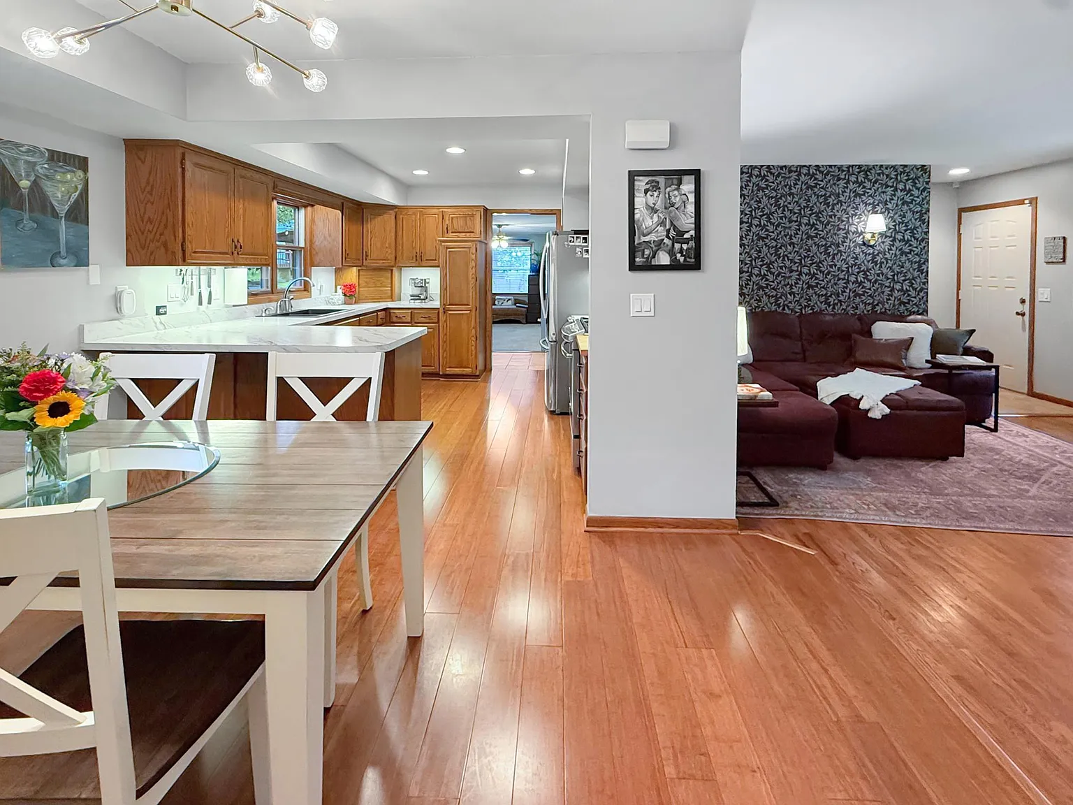 3 bed, 2.0 bath, 2240 sqft, $3,150 — Photo 3