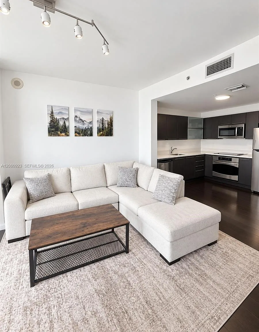 Ivy Condo — Photo 4