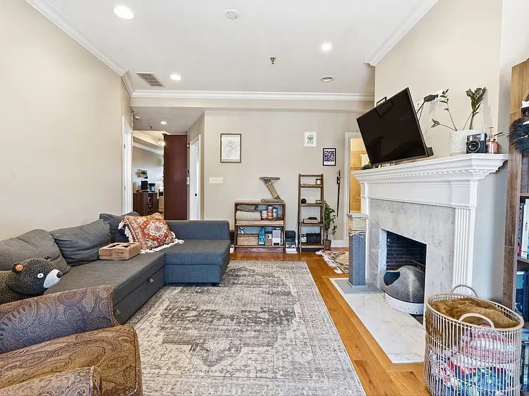 Hinman Court Condos — Photo 27