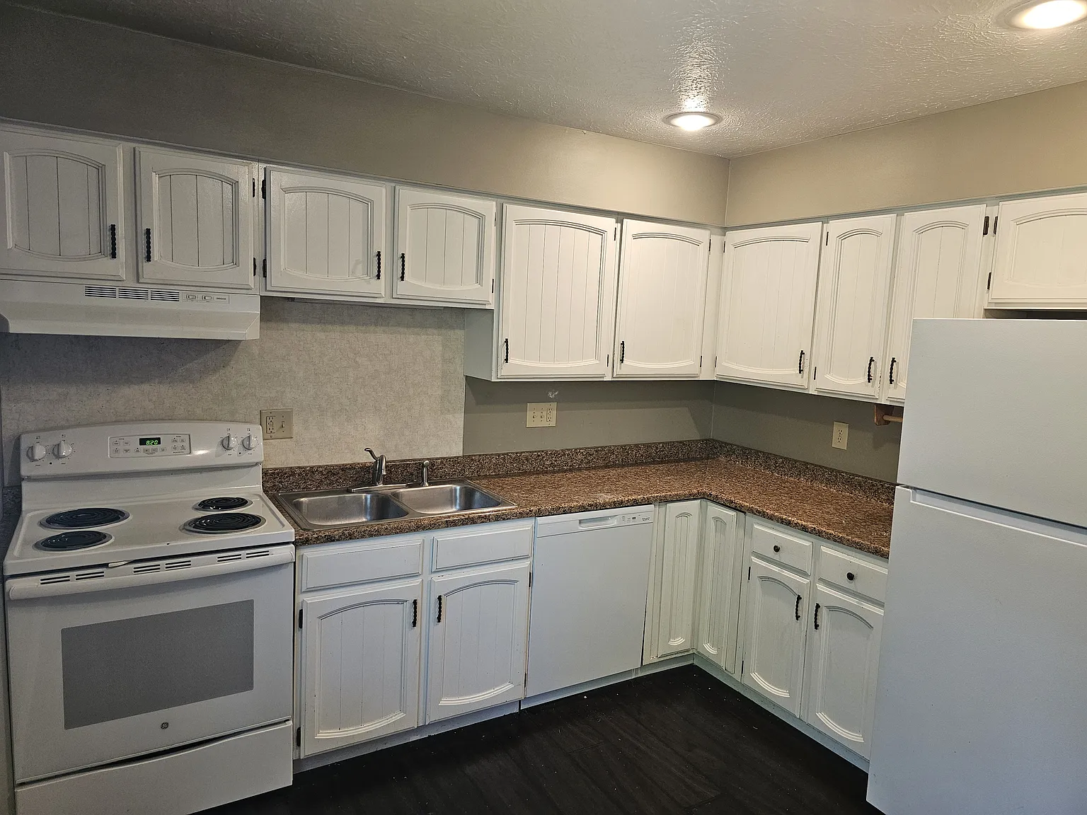 2 bed, $1,300 — Photo 2