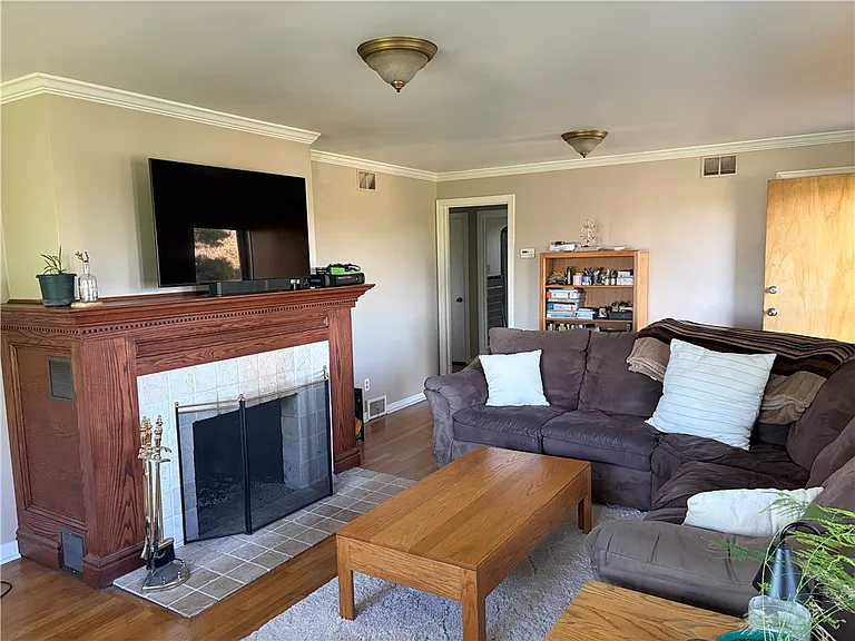 359 Dorseyville Rd — Photo 2