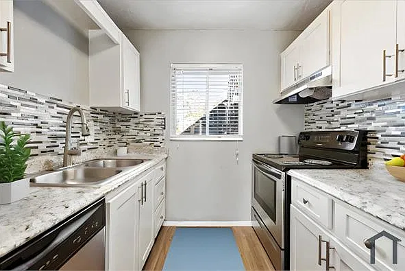 4635 Deleon St — Photo 1