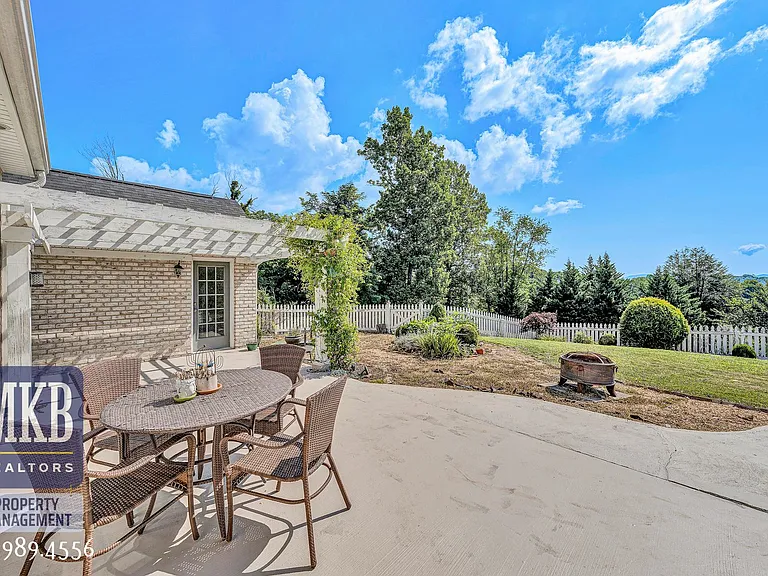 7621 Nandina Dr — Photo 25
