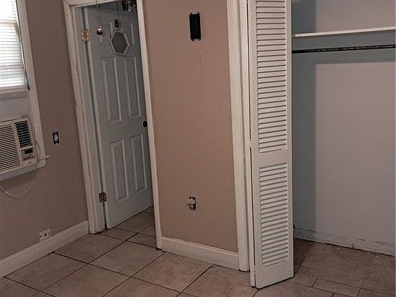 4th image of 2020 Lauradale Dr
