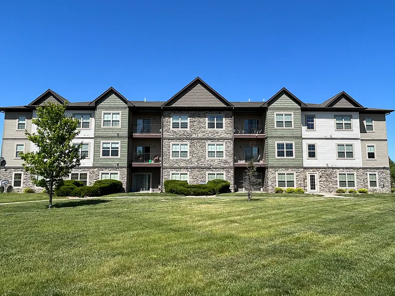 475 Penn Ct #15 — Photo 1