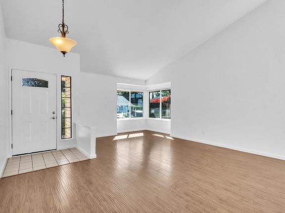 5th image of 136 Rambling Dr