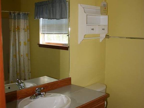 Full bath upstairs