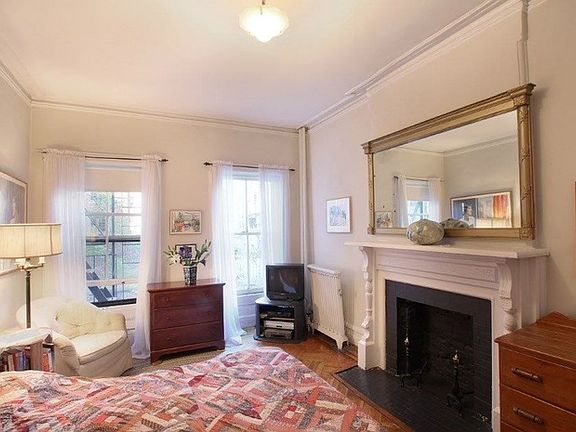 5th image of 106 Waverly Pl APT 2