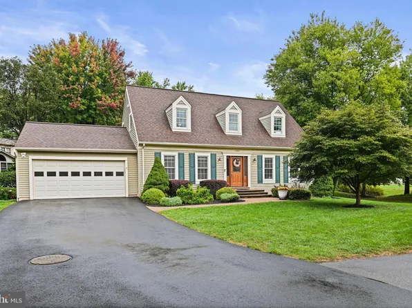 13604 White Barn Ln, Herndon, VA 20171