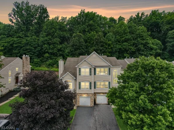 95 Pinehurst Dr, Washington Twp., NJ 07882