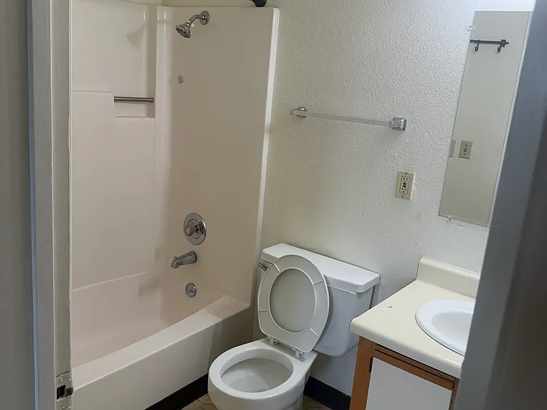 1300 Bissell Ave #205 — Photo 9