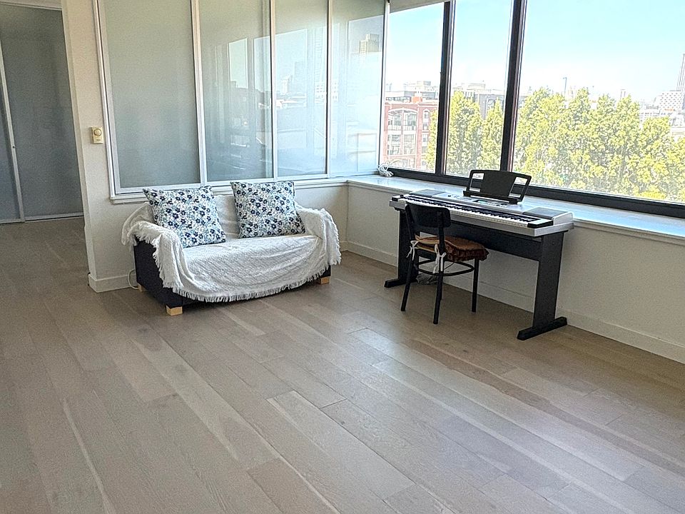 1st image of 260 King St Unit 617