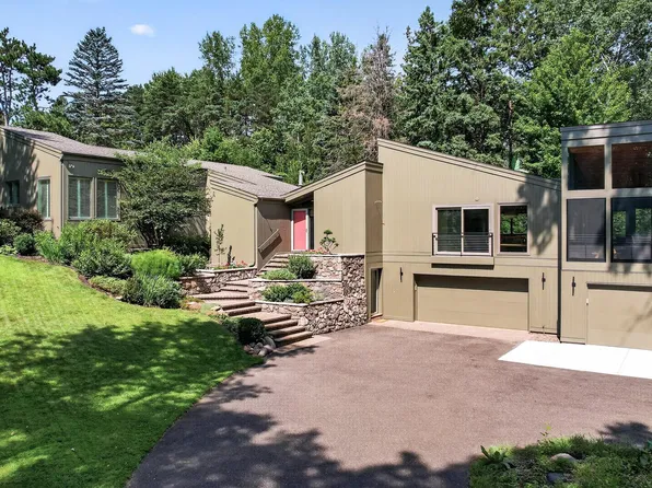 15 Nord Circle Rd, North Oaks, MN 55127