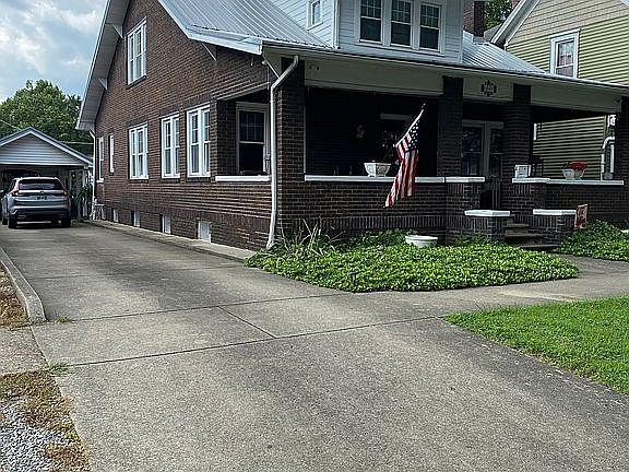 House on a double city lot
