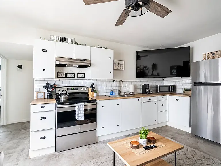 250 N Santa Rita Ave #1 — Photo 5