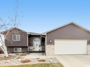 3800 S Villanova Ave, Sioux Falls, SD 57106