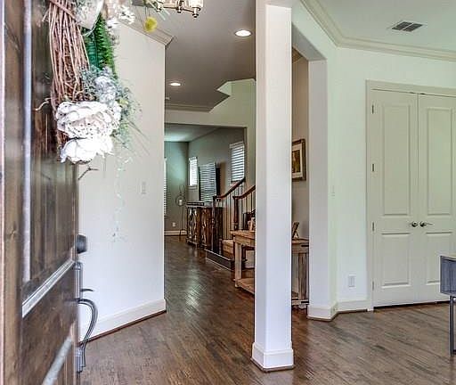 4th image of 405 Grail Castle Dr