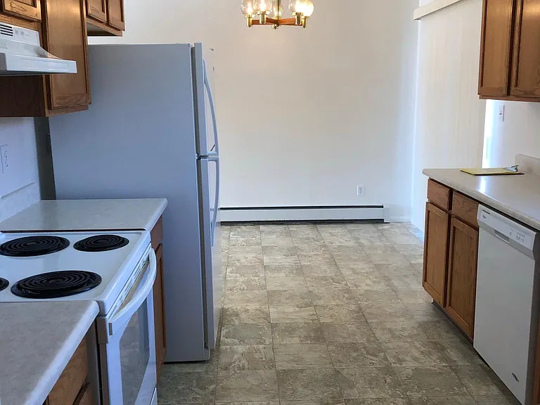 612 Round Table Rd — Photo 3