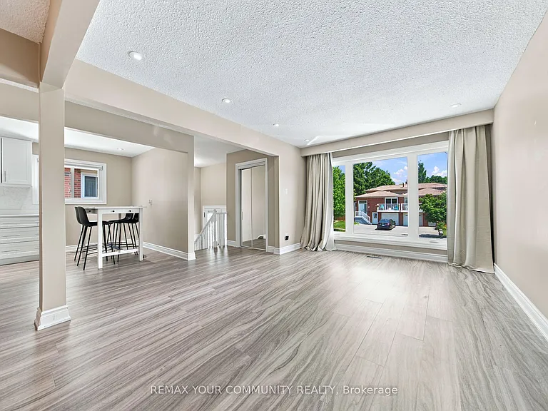 36 Roseville Dr #UPPER — Photo 7