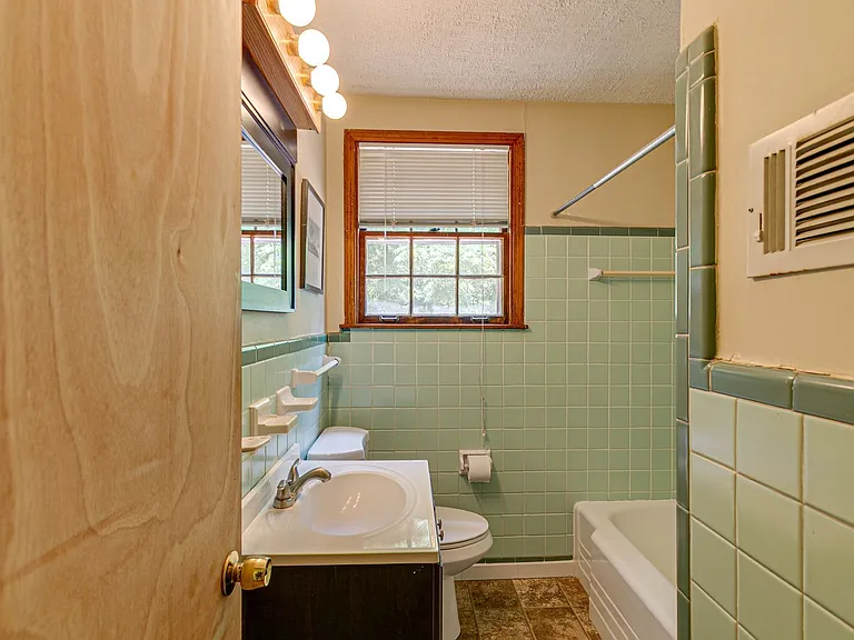 4824 Lynn Dr — Photo 12