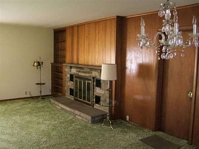 4th image of 2414 S A St
