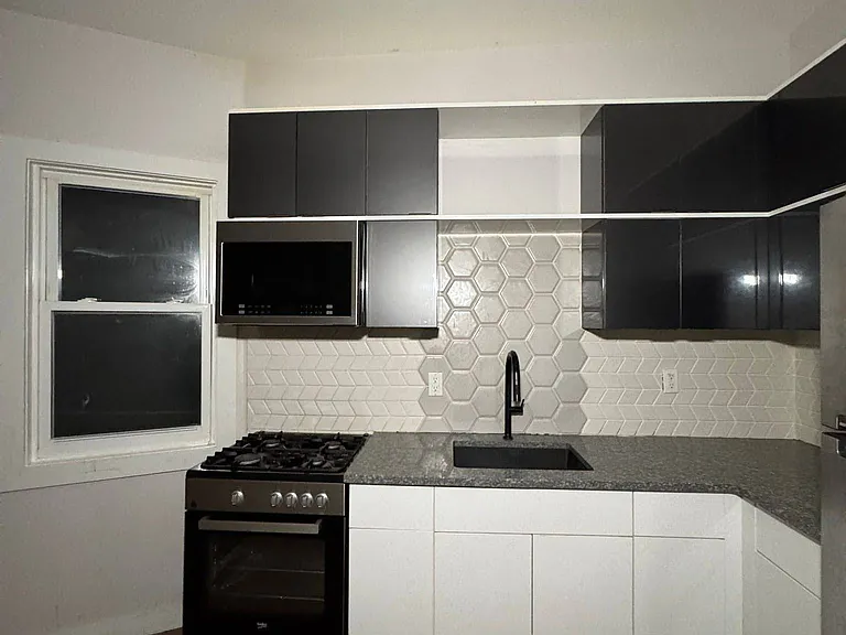 107 Magazine St #2R — Photo 2