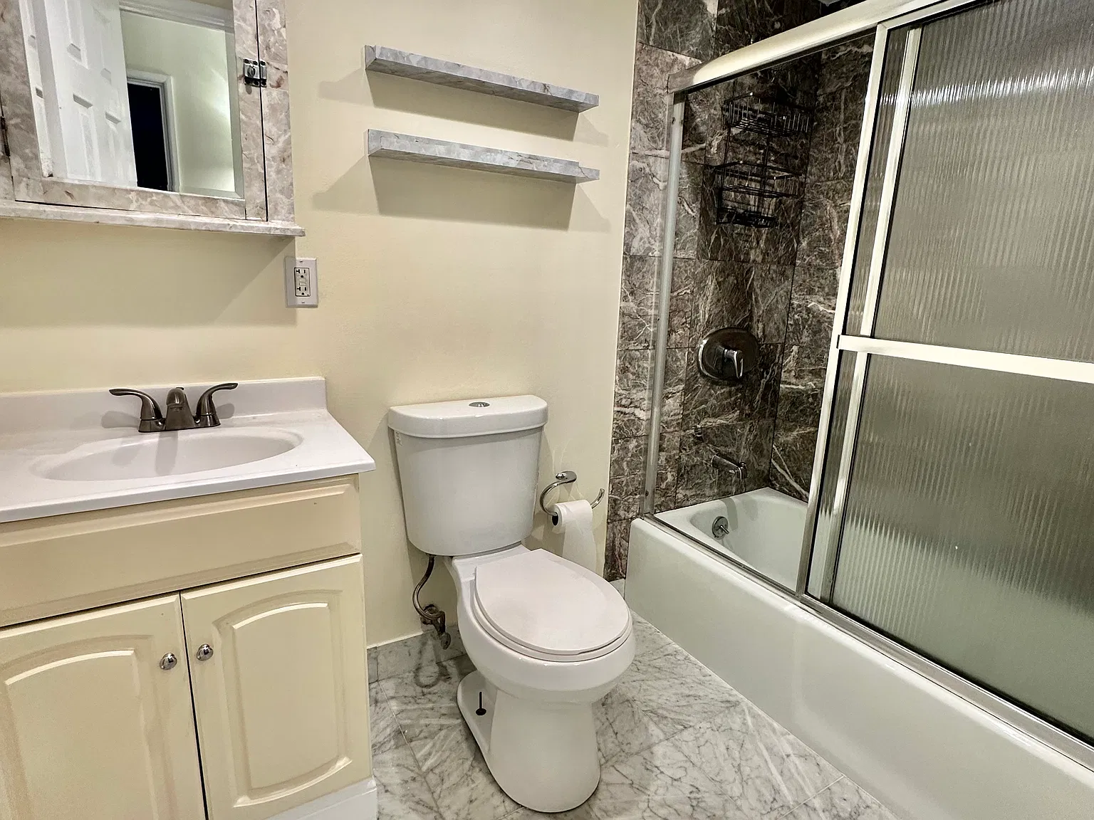 1 bed, 600 sqft, $1,990 — Photo 3