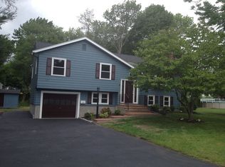 5 Edward Dr, Walpole, MA 02081