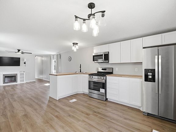 3rd image of 2058 Pine Knoll Rd