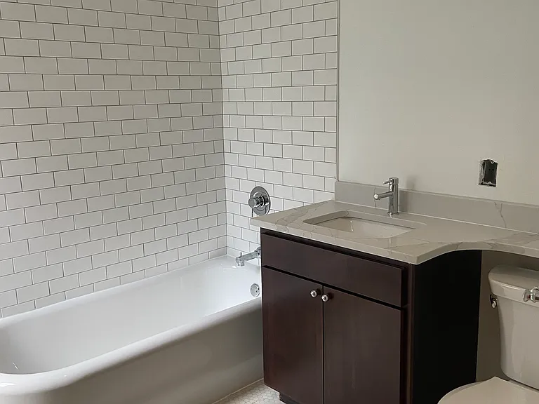 715 W Wrightwood Ave #3 — Photo 2