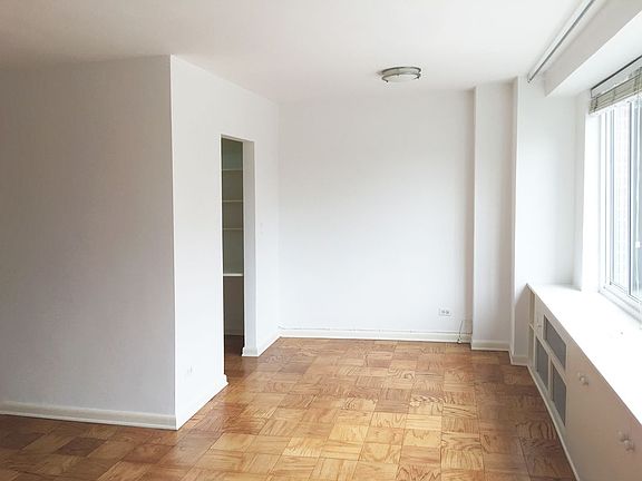 3rd image of 400 Central Park W APT 4S