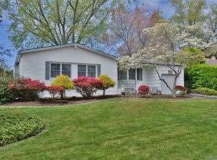 28 Dartmouth Drive, Smithtown, NY 11787