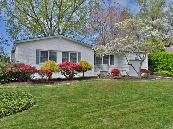 28 Dartmouth Drive, Smithtown, NY 11787