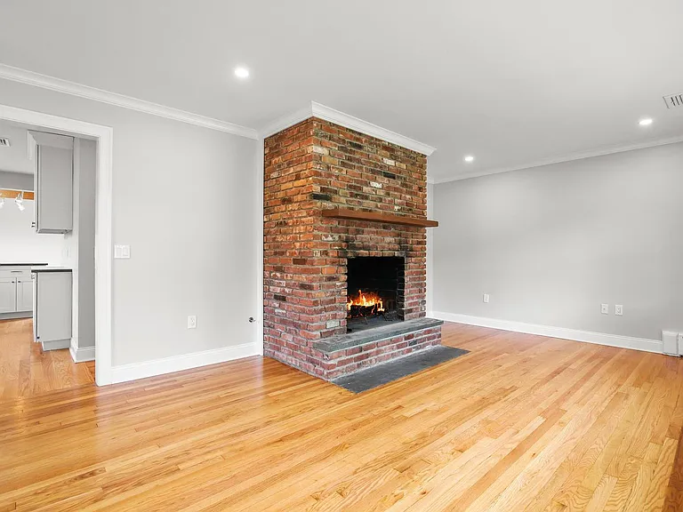 81 Cos Cob Ave #A — Photo 2