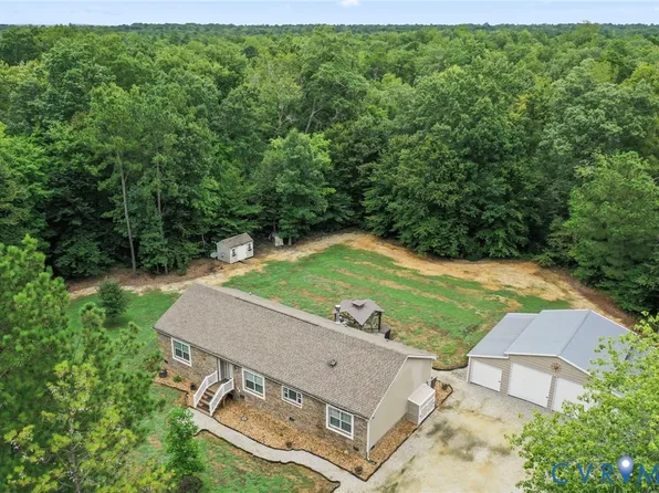 19601 Creekside Dr, Spring Grove, VA 23881