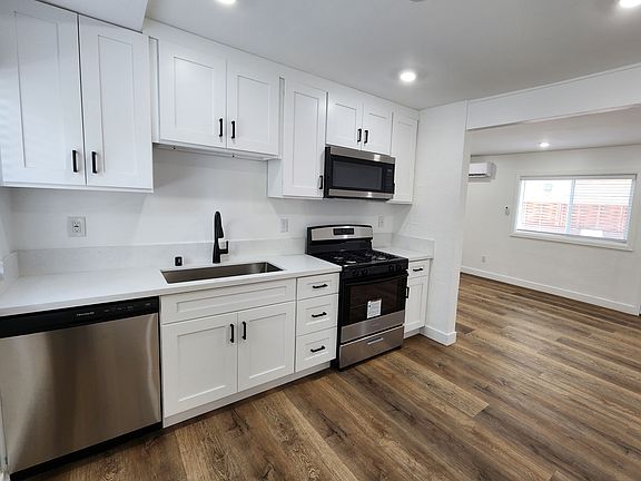 3rd image of 2313 Vanderbilt Ln #D