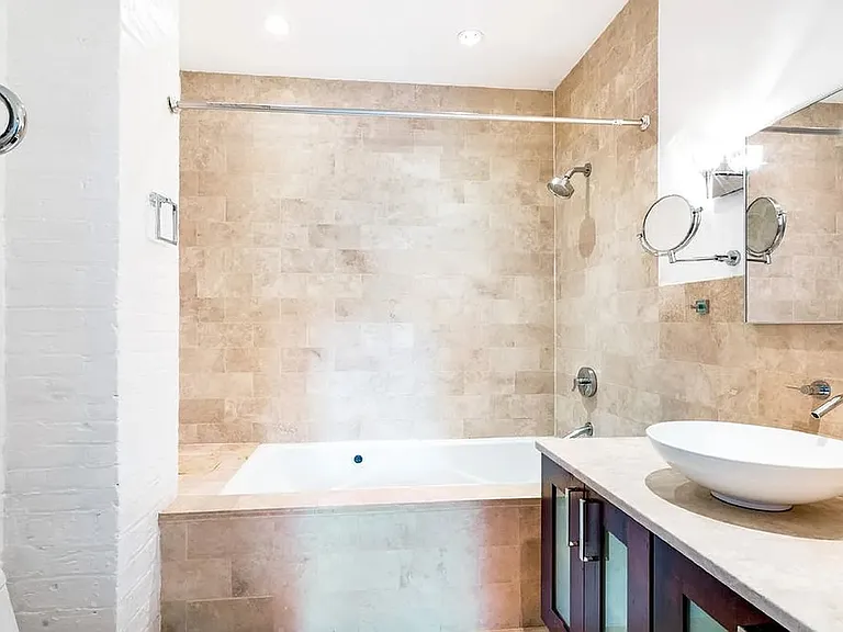 8 Beach St #4 — Photo 4