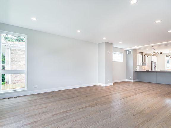 4th image of 5065 W Cornelia Ave