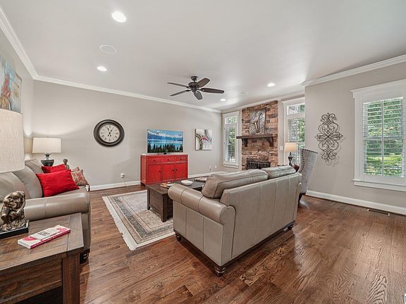 5th image of 373 Heritage Dr