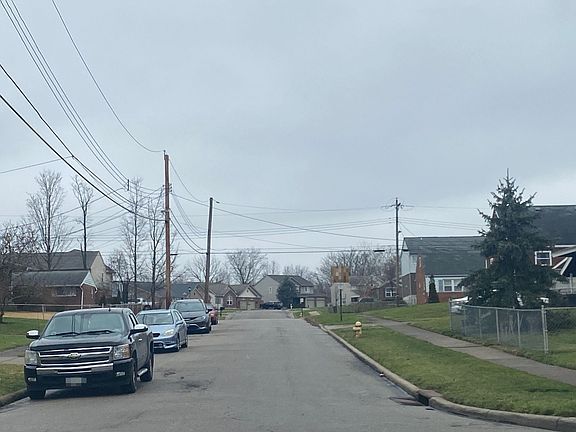 4th image of 9076 Neil Dr