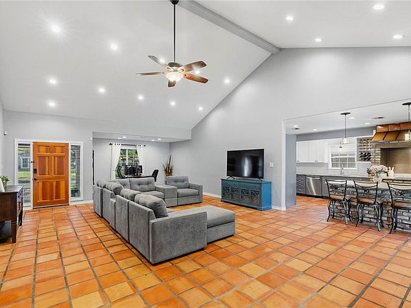 3rd image of 2 Camden Pl