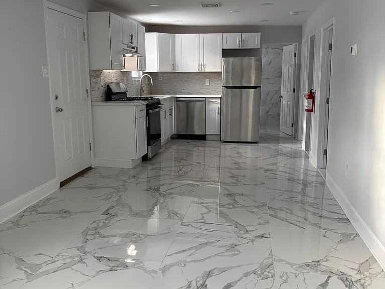 105 Floyd Ln — Photo 3
