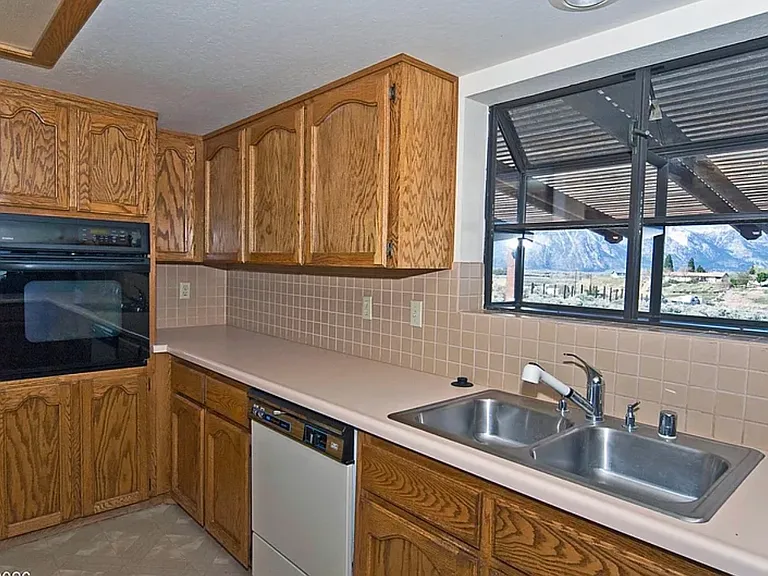 1058 Tenabo Ln — Photo 11