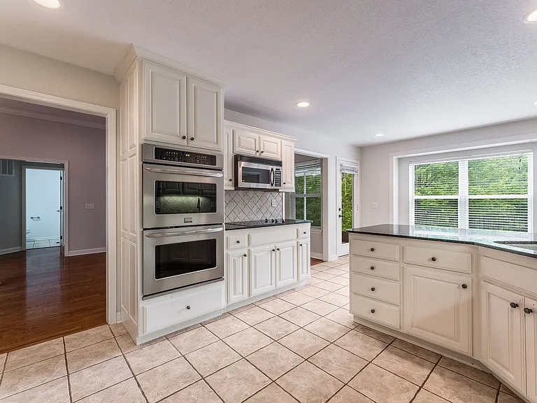 32 Latshaw Dr — Photo 8
