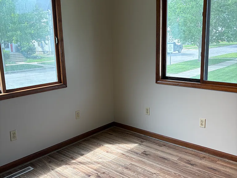 372 N Wabash Ave — Photo 3