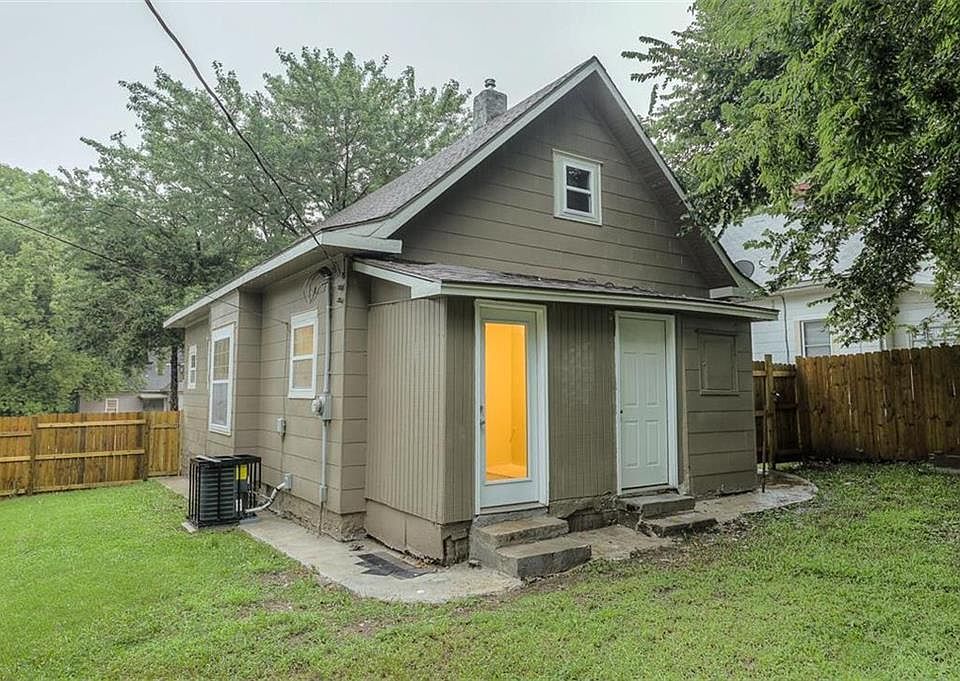1st image of 1858 Armstrong Ave